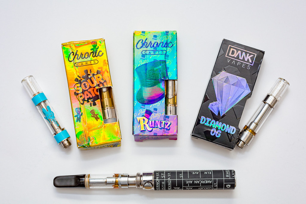 Vape cartridges with their packaging